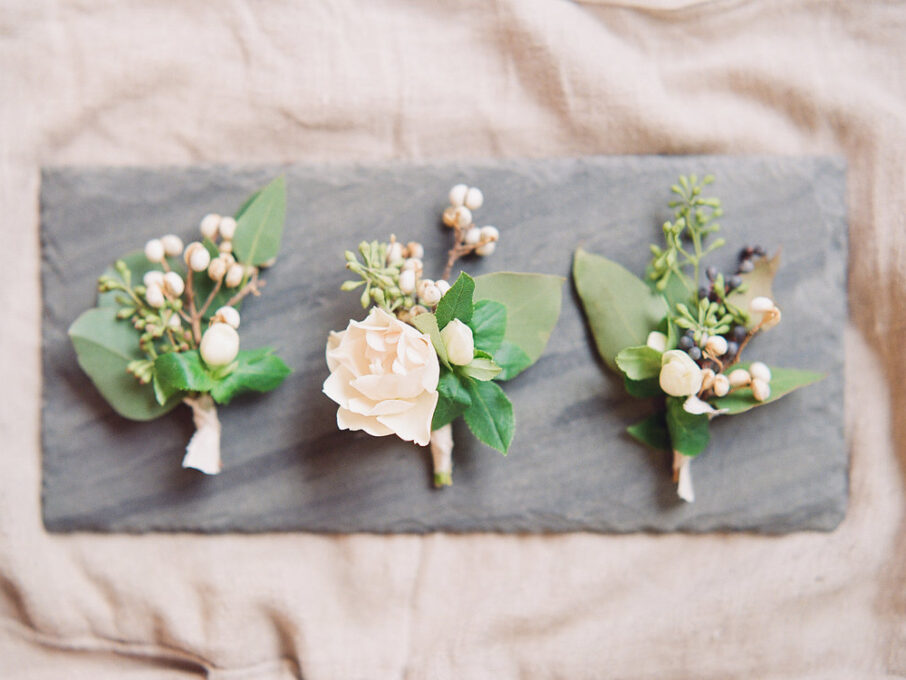 Winter Wedding Boutonnieres {{brizy_dc_image_alt imageSrc=