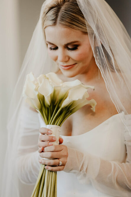 Haley's Bridal Portrait with Cala Lily Bouquet {{brizy_dc_image_alt imageSrc=